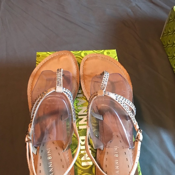 Gianni Bini  Sierra Tan Sandals - Picture 6 of 8